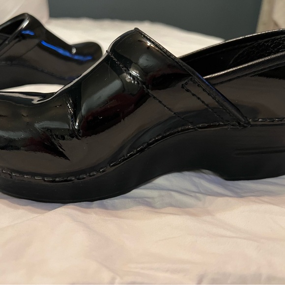 Dansko Professional Patent Leather Clogs Size 6 (36) - Picture 5 of 10